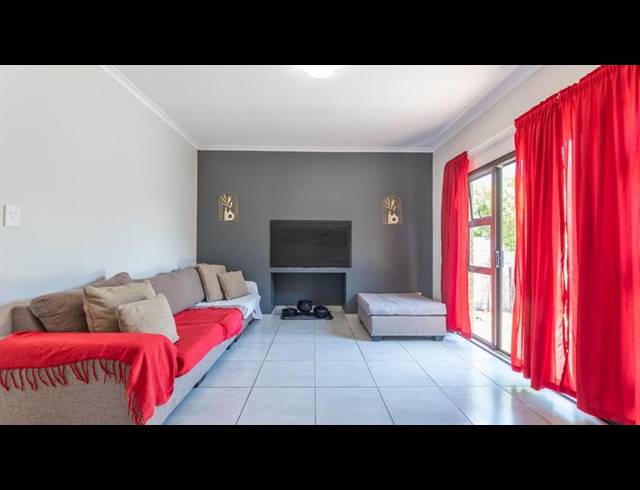 3 BEDROOM HOUSE FOR SALE IN VIKING VILLAGE